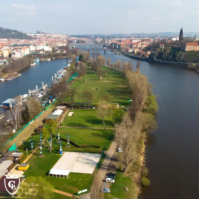 Císařský ostrov – folyóparti zöld