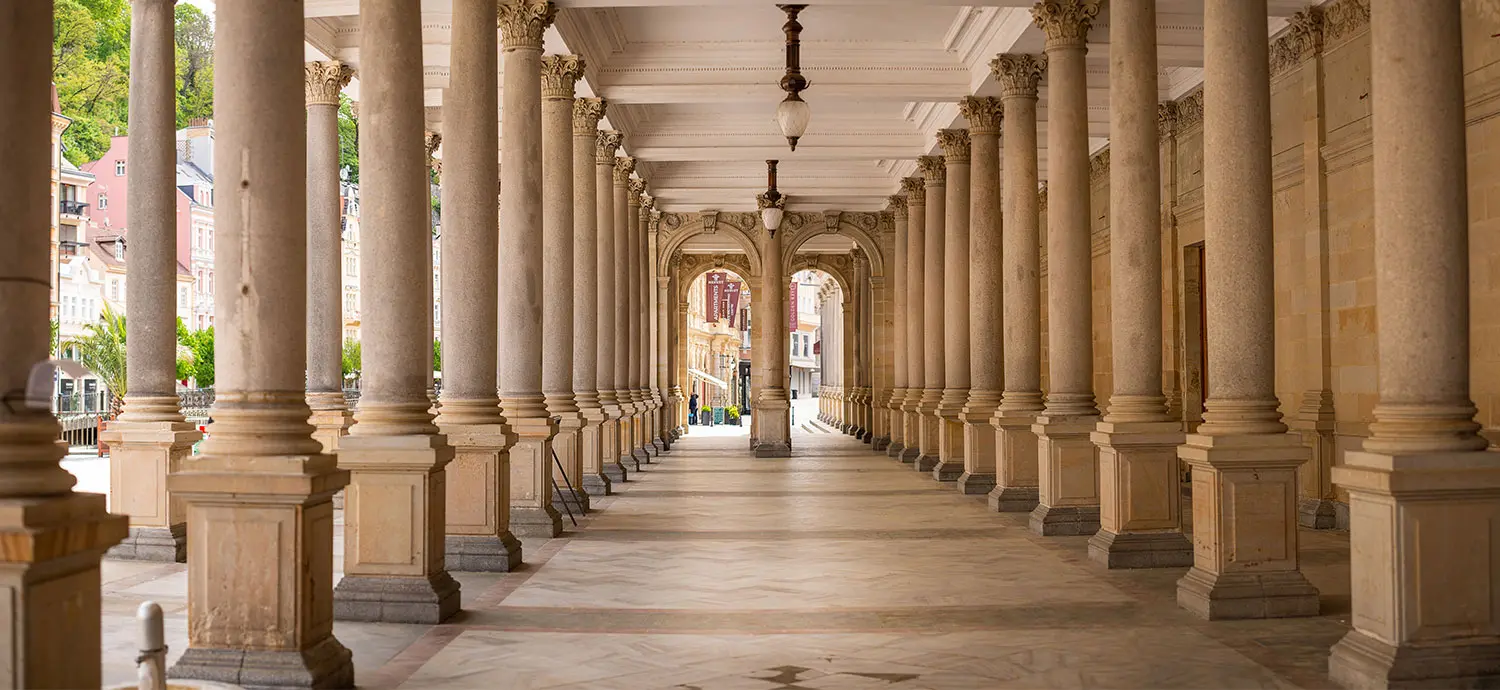 Mlýnská kolonáda Karlovy Varyban